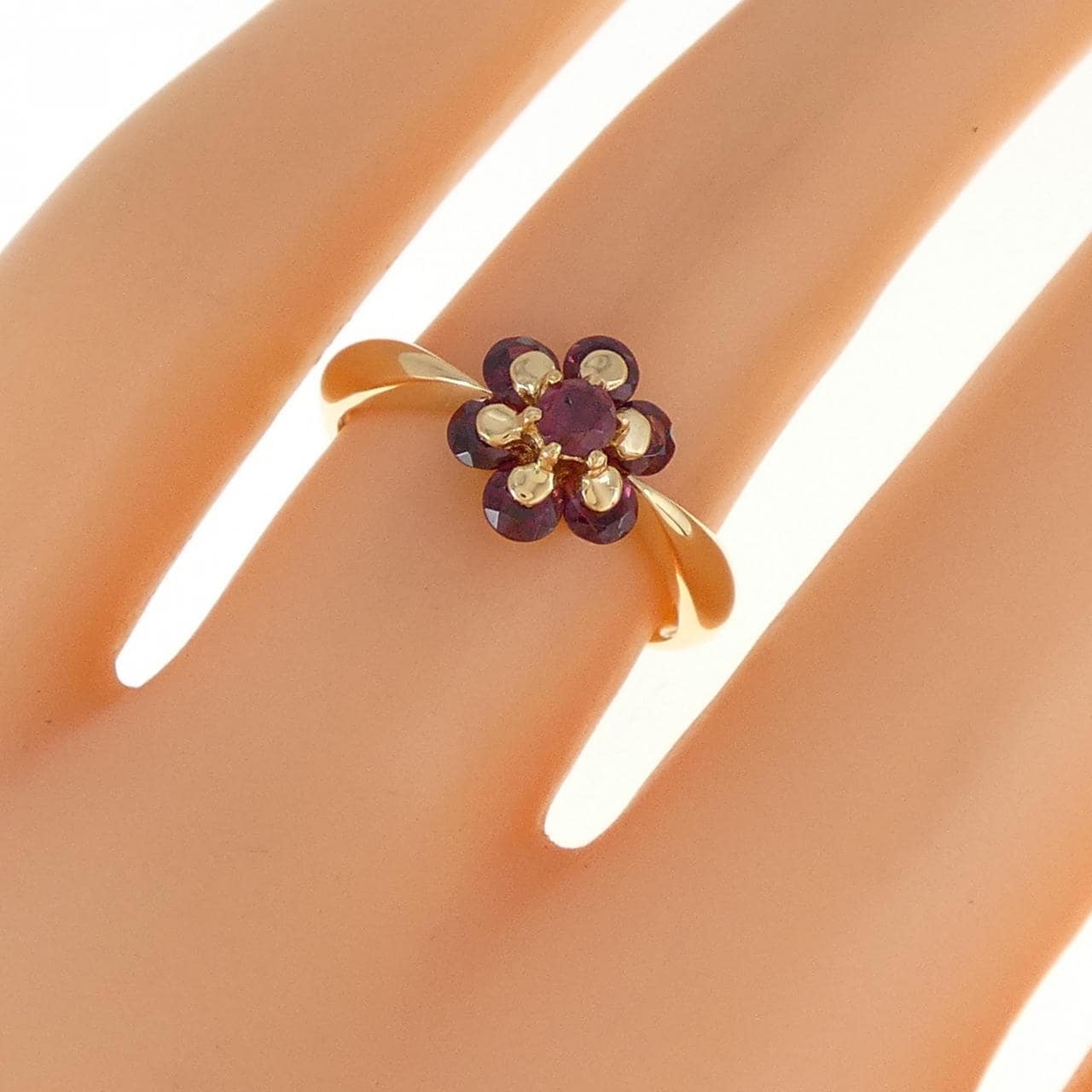 K18YG flower Garnet ring