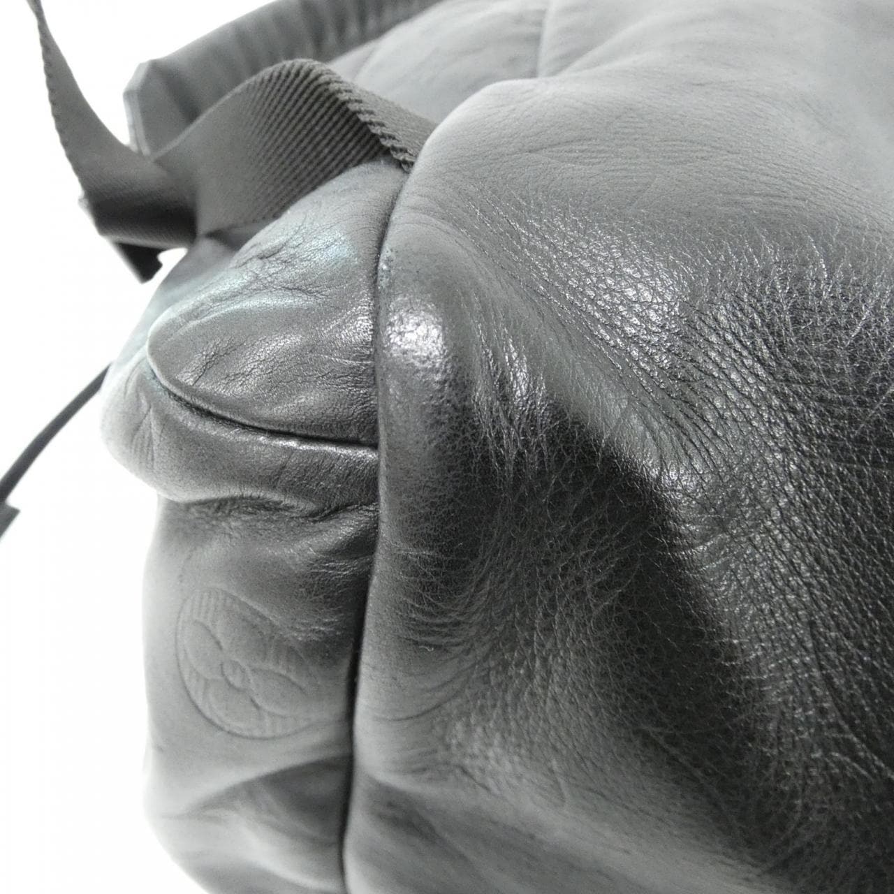 ルイヴィトン モノグラム シャドウ ディスカバリー バックパック M43680 リュックサック