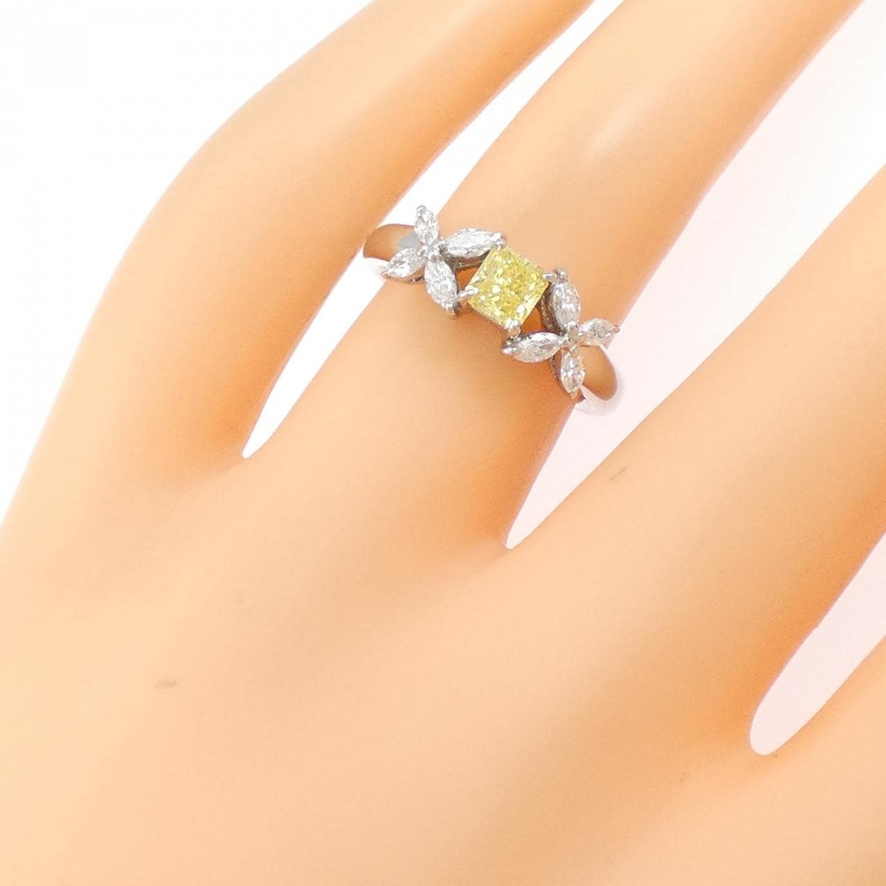 PT900 ダイヤモンド リング 0.431CT FVY  ファンシーカット