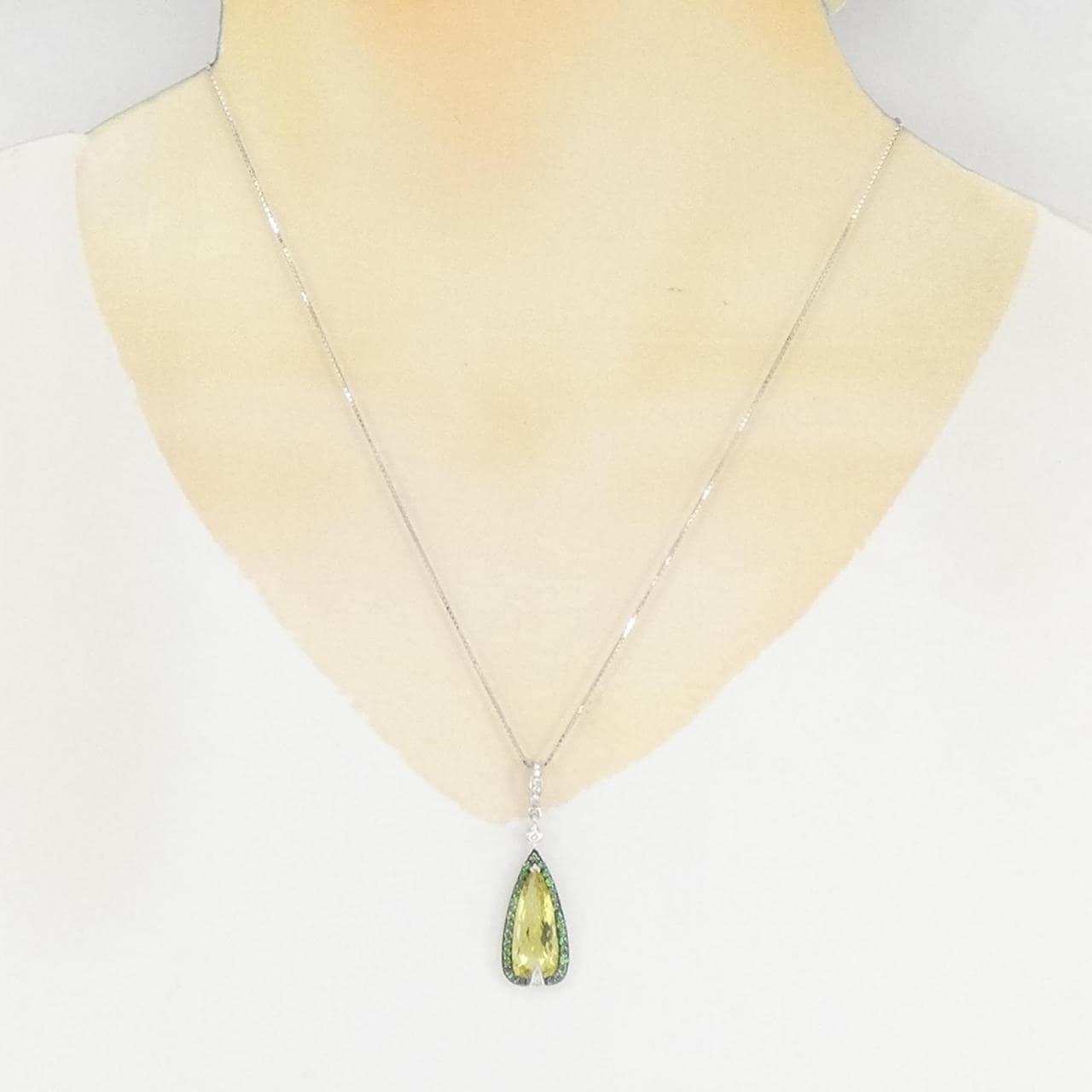 750WG/750BG/K18WG Color Stone Necklace