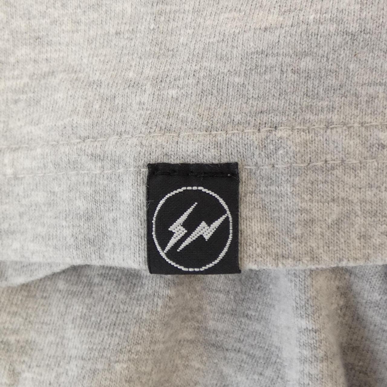 FRAGMENT UNIVERSITY Tシャツ