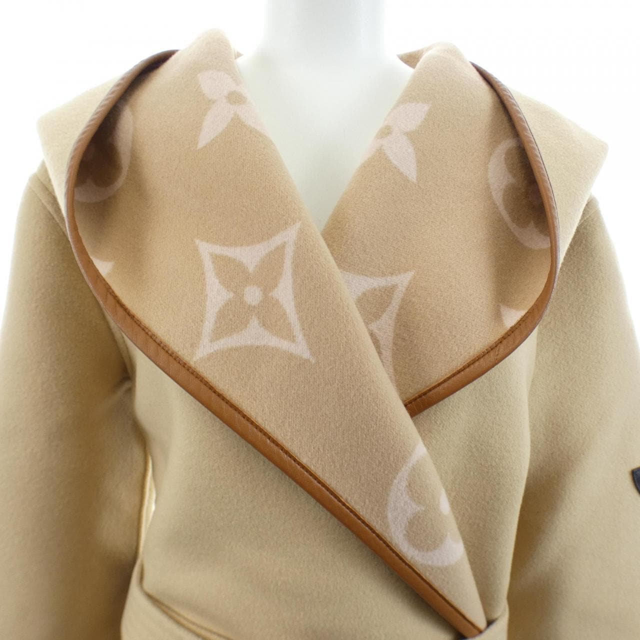 ルイヴィトン LOUIS VUITTON ベルテッドダブルフェイスフーデッドラップコート FMCO05NUV コート