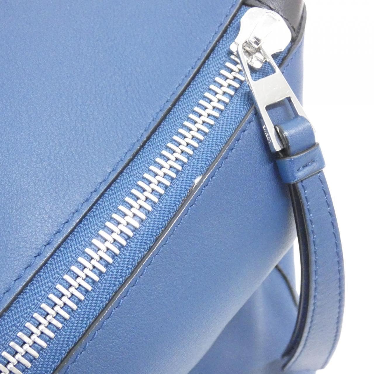 ロエベ パズル XL 322 30UM46 ショルダーバッグ