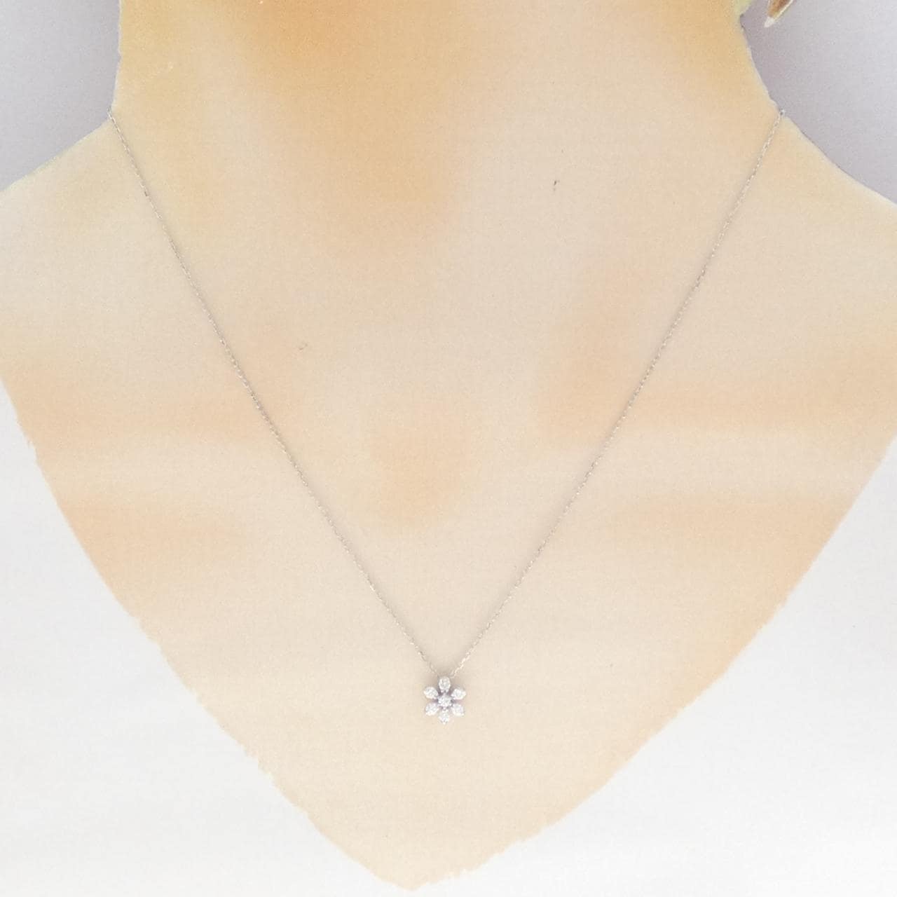 K18WG フラワー ダイヤモンド ネックレス 0.16CT