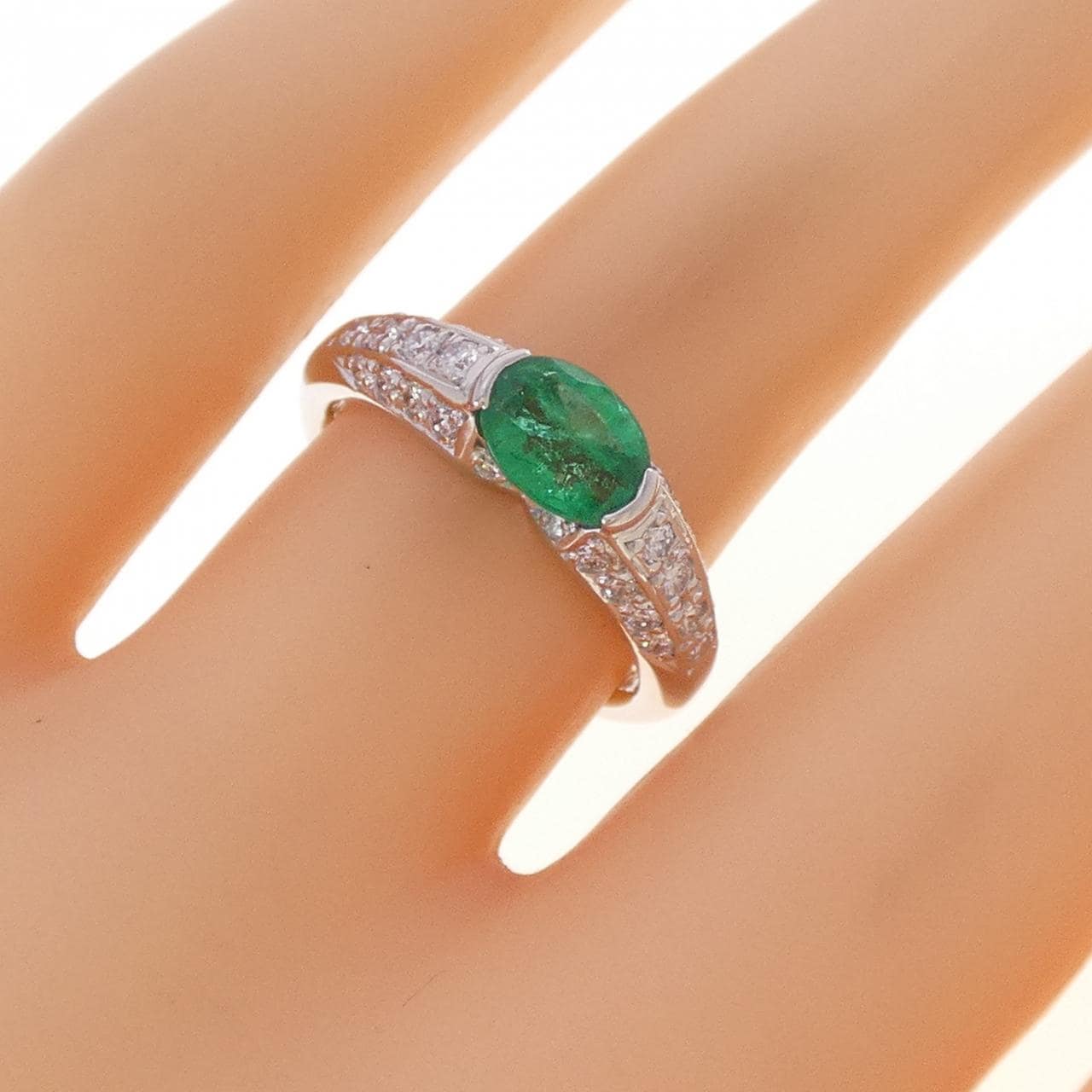 PT900 エメラルド リング 0.70CT