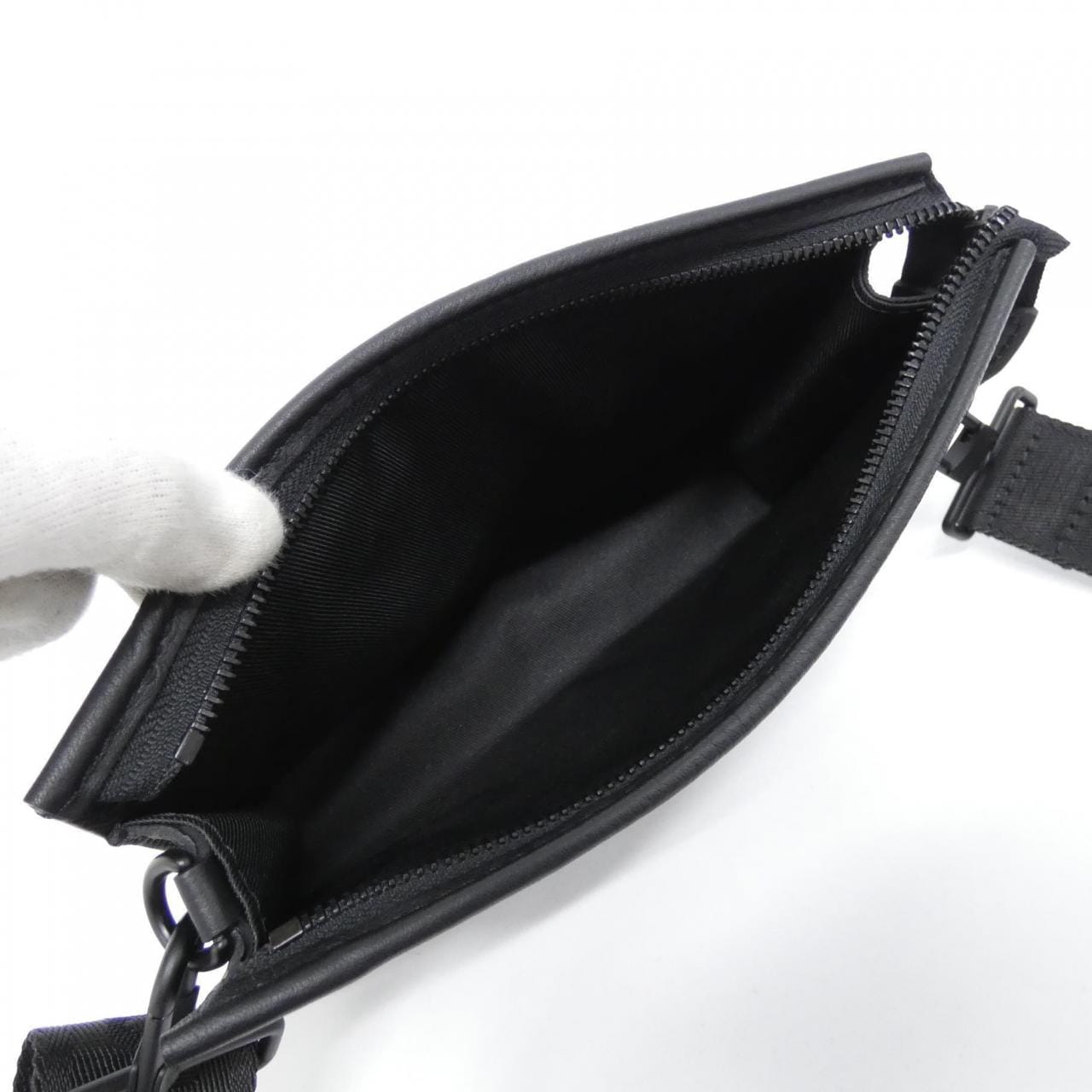 ルイヴィトン モノグラム シャドウ ガストン ウエアラブル ウォレット M81115 ショルダーバッグ