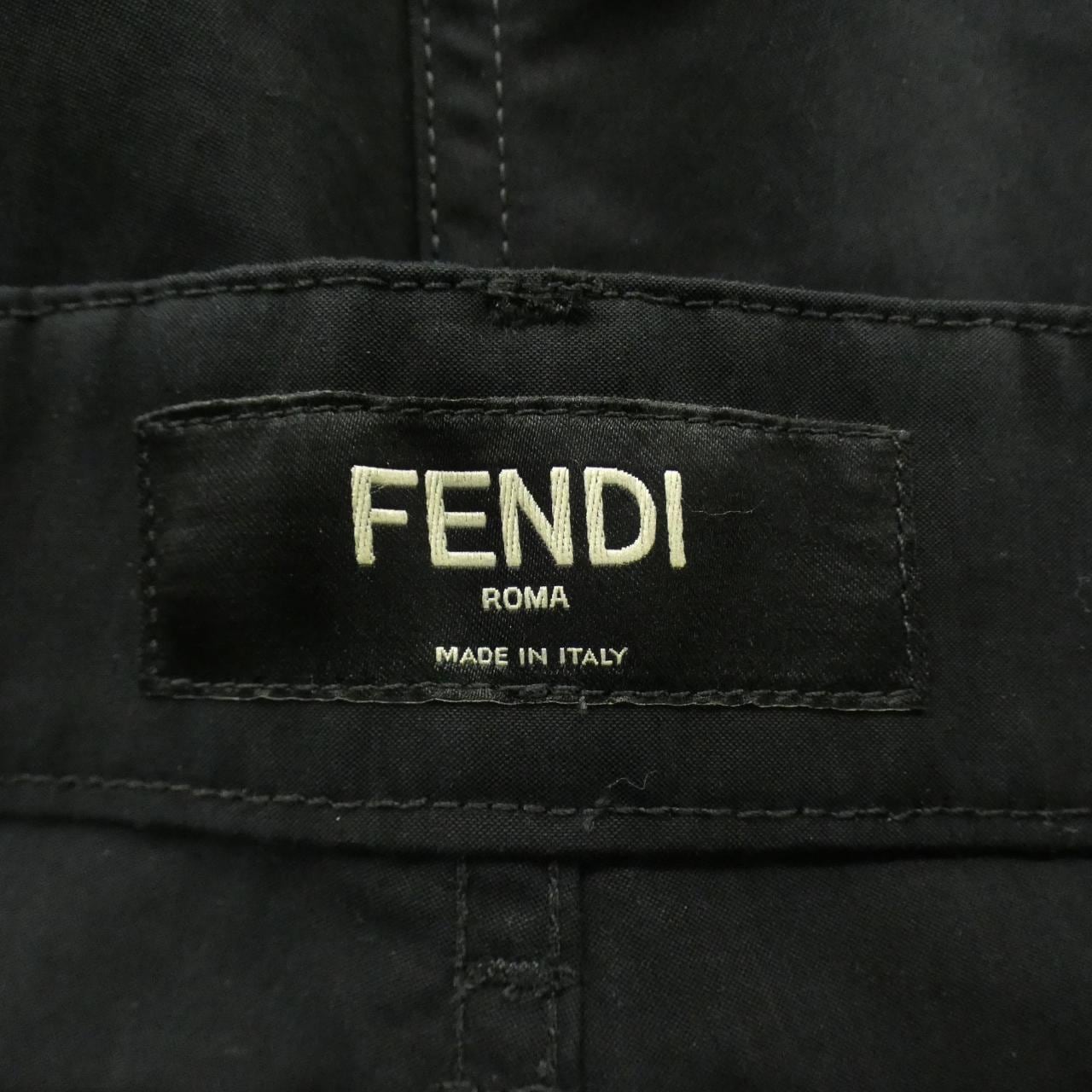 フェンディ FENDI FB0878 AMZ1 ショートパンツ