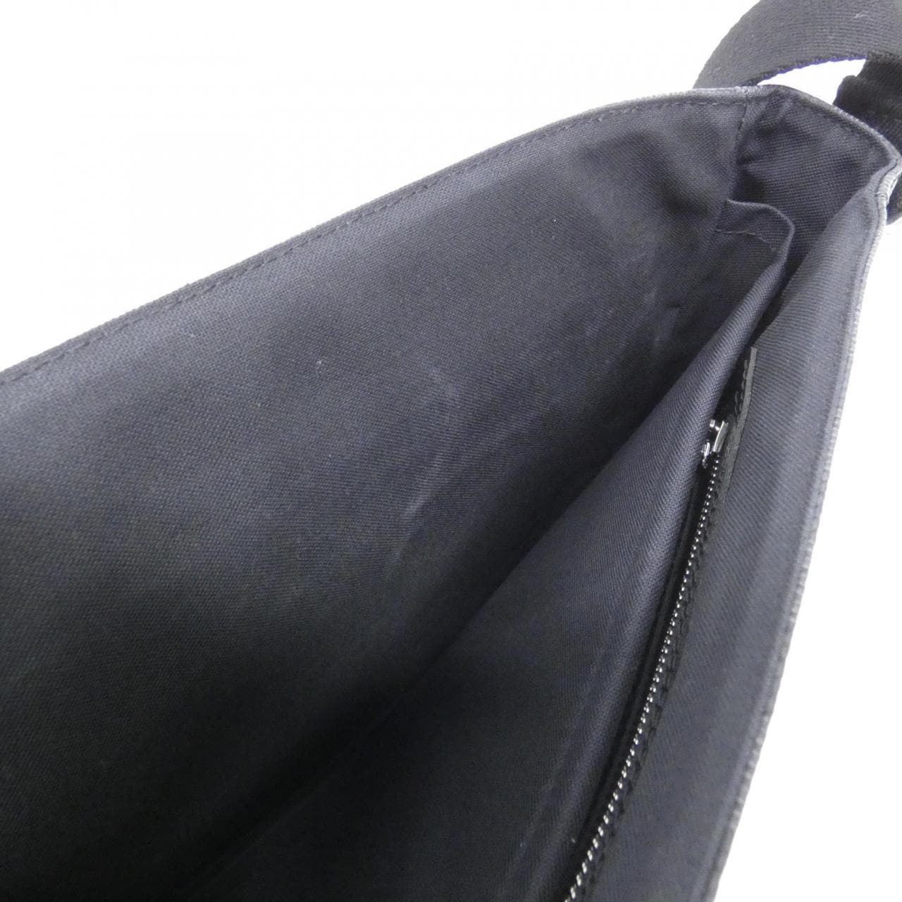 ルイヴィトン ダミエ グラフィット ディストリクト GM N41271 ショルダーバッグ