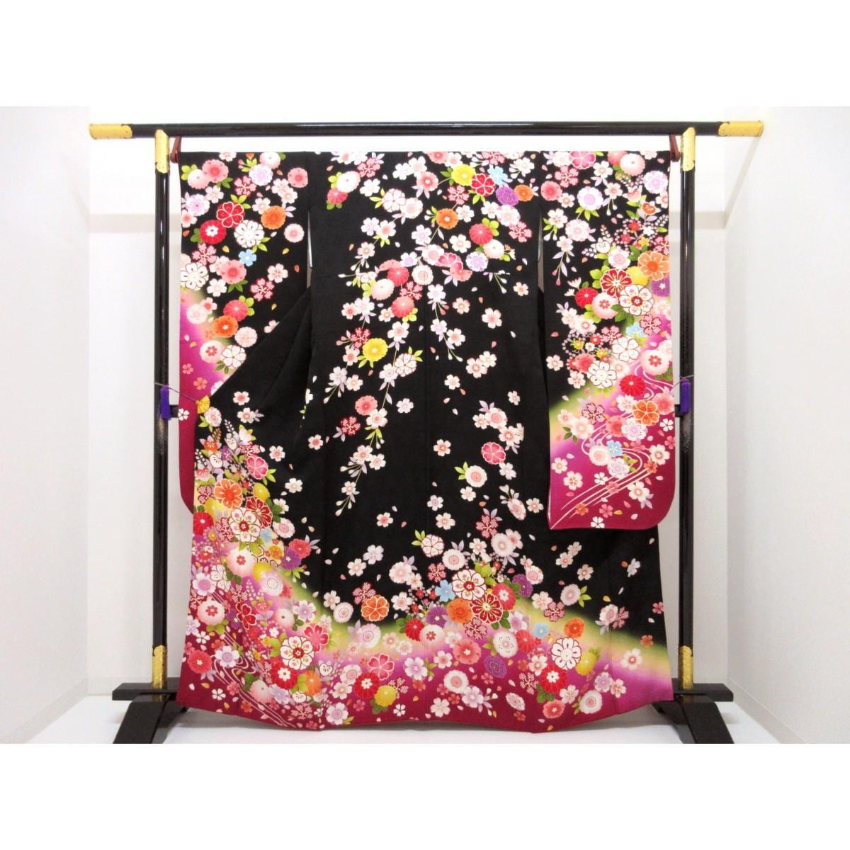 振袖　友禅加工刺繍入り　ボカシ染