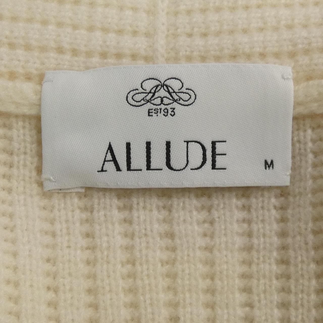 アリュード ALLUDE ベスト