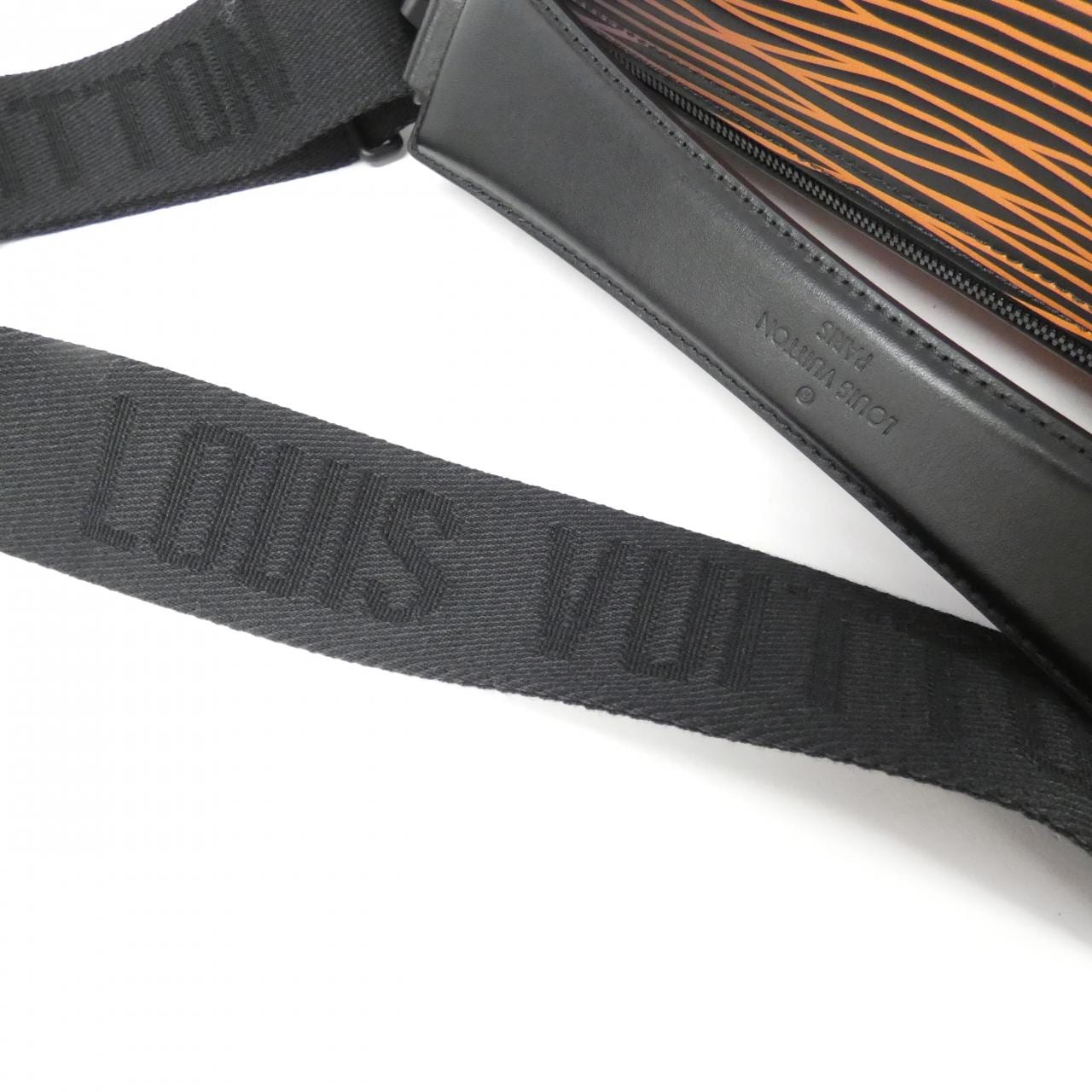 LOUIS VUITTON EpiXL Soft Porochon M23093 Shoulder Bag