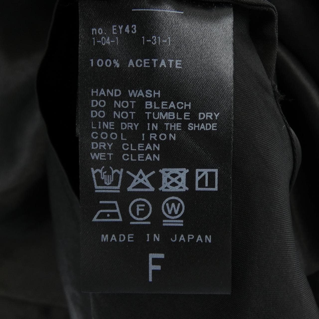 E. シャツ