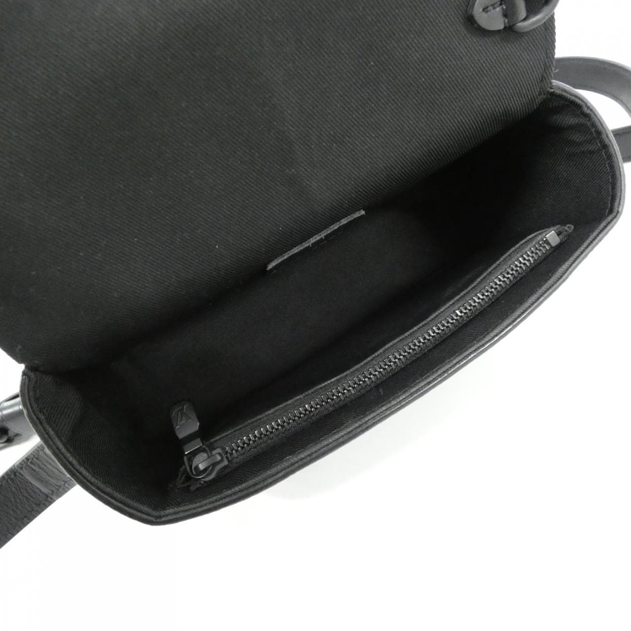 ルイヴィトン モノグラム マカサー スティーマー ウェアラブル ウォレット M82534 ショルダーバッグ