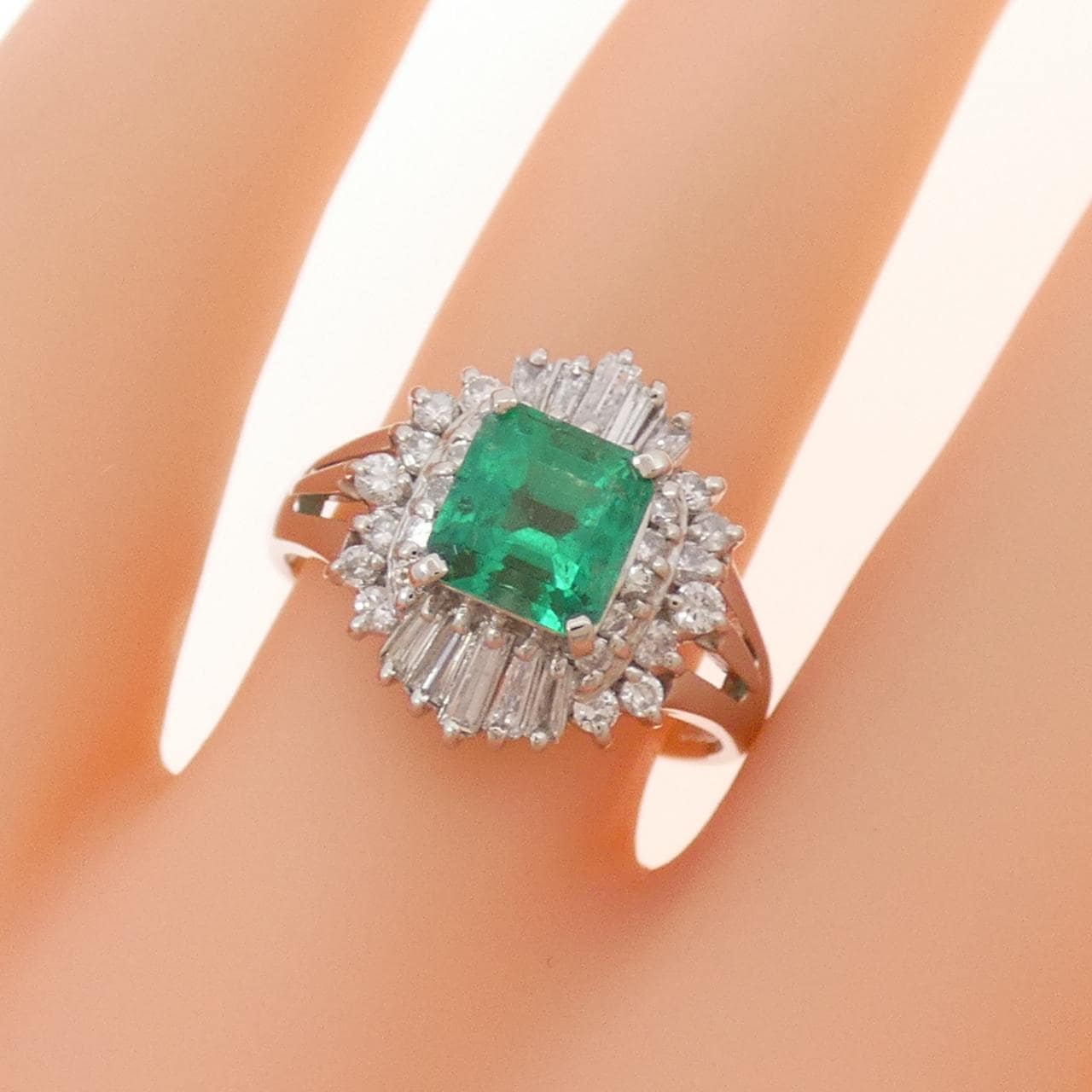 PT900 エメラルド リング 0.98CT
