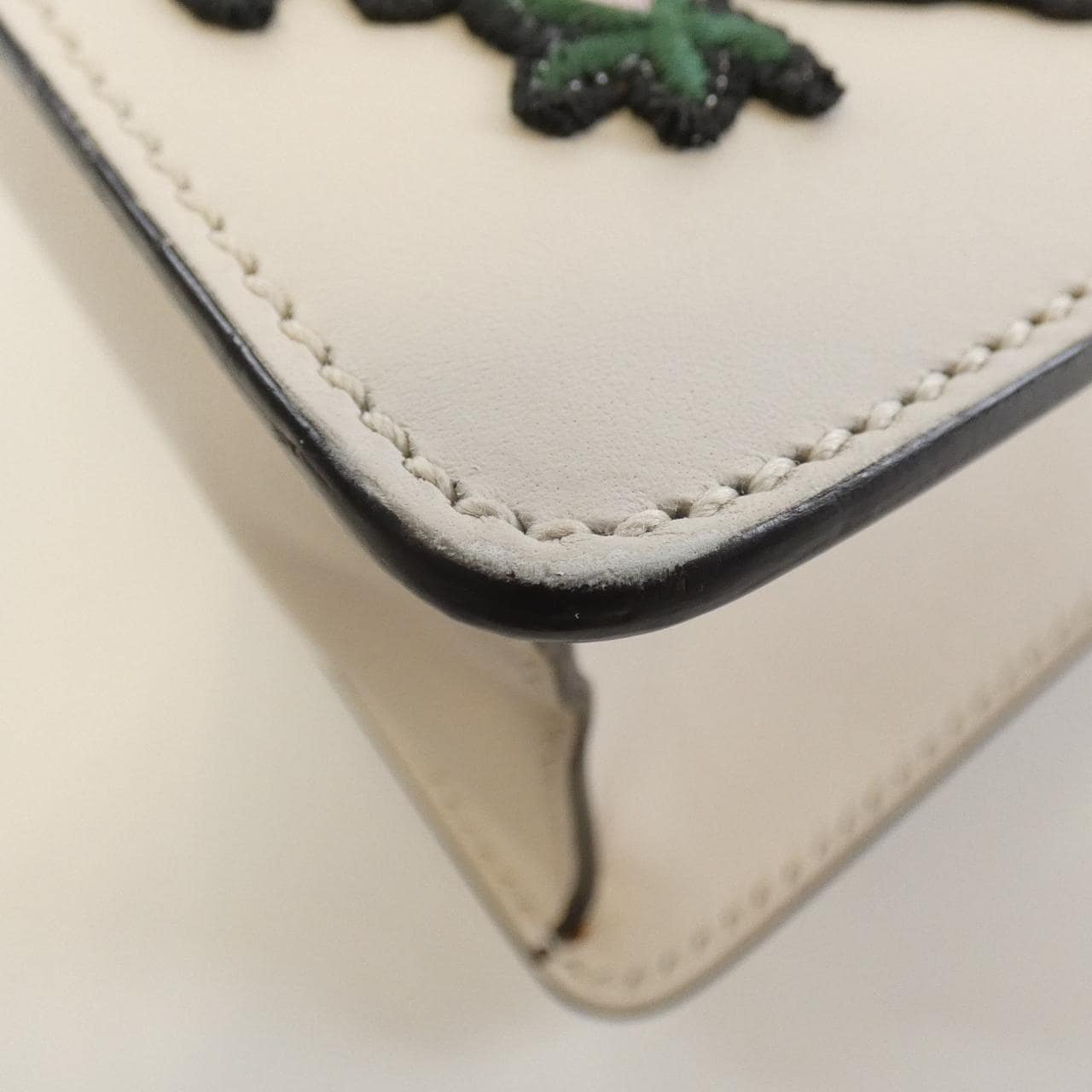 グッチ シルヴィ 421882 D4ZQG ショルダーバッグ