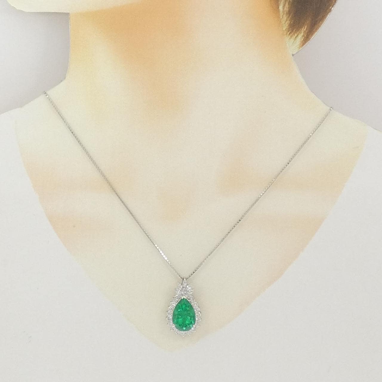 PT900/PT850 エメラルド ネックレス 7.31CT