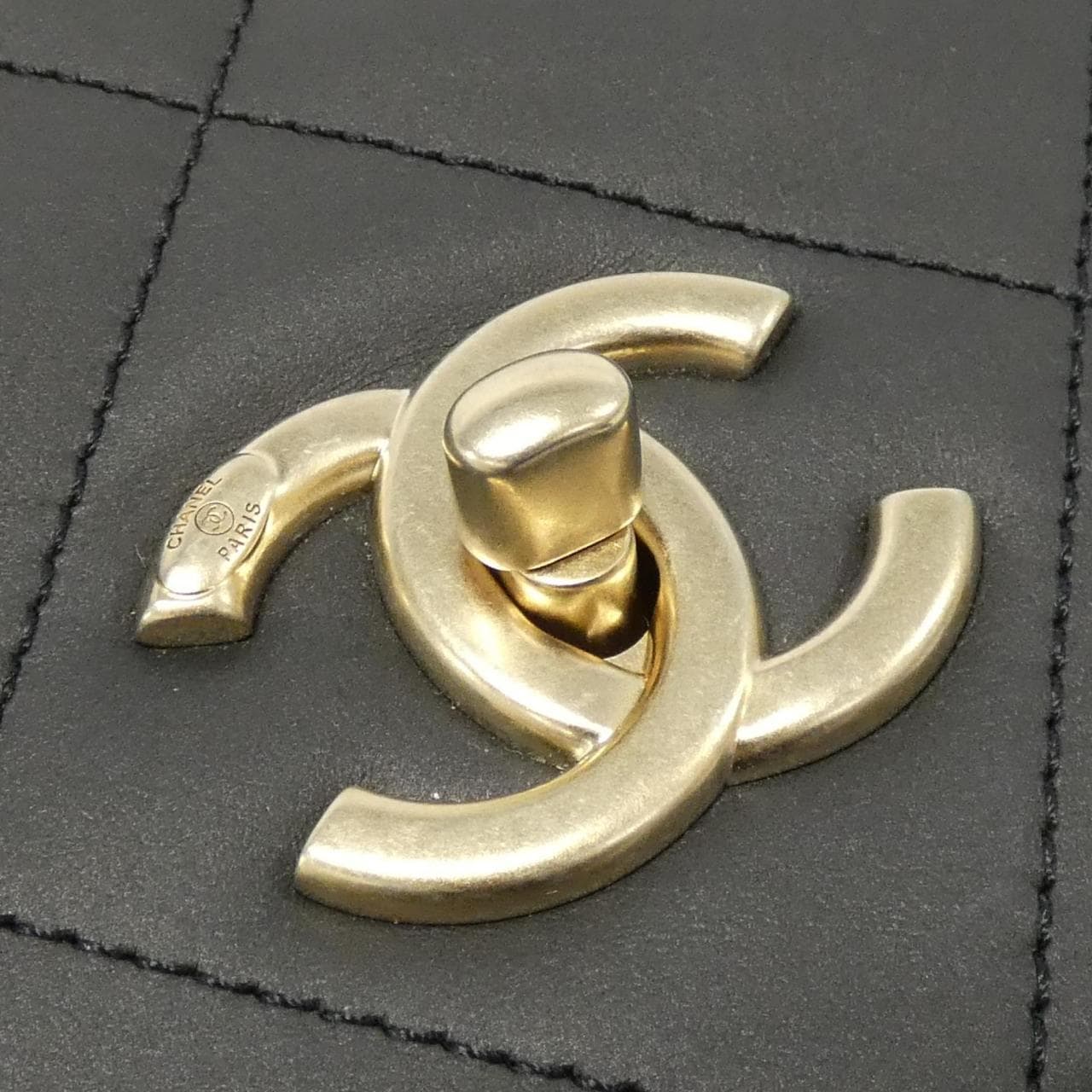 CHANEL shoulder bag