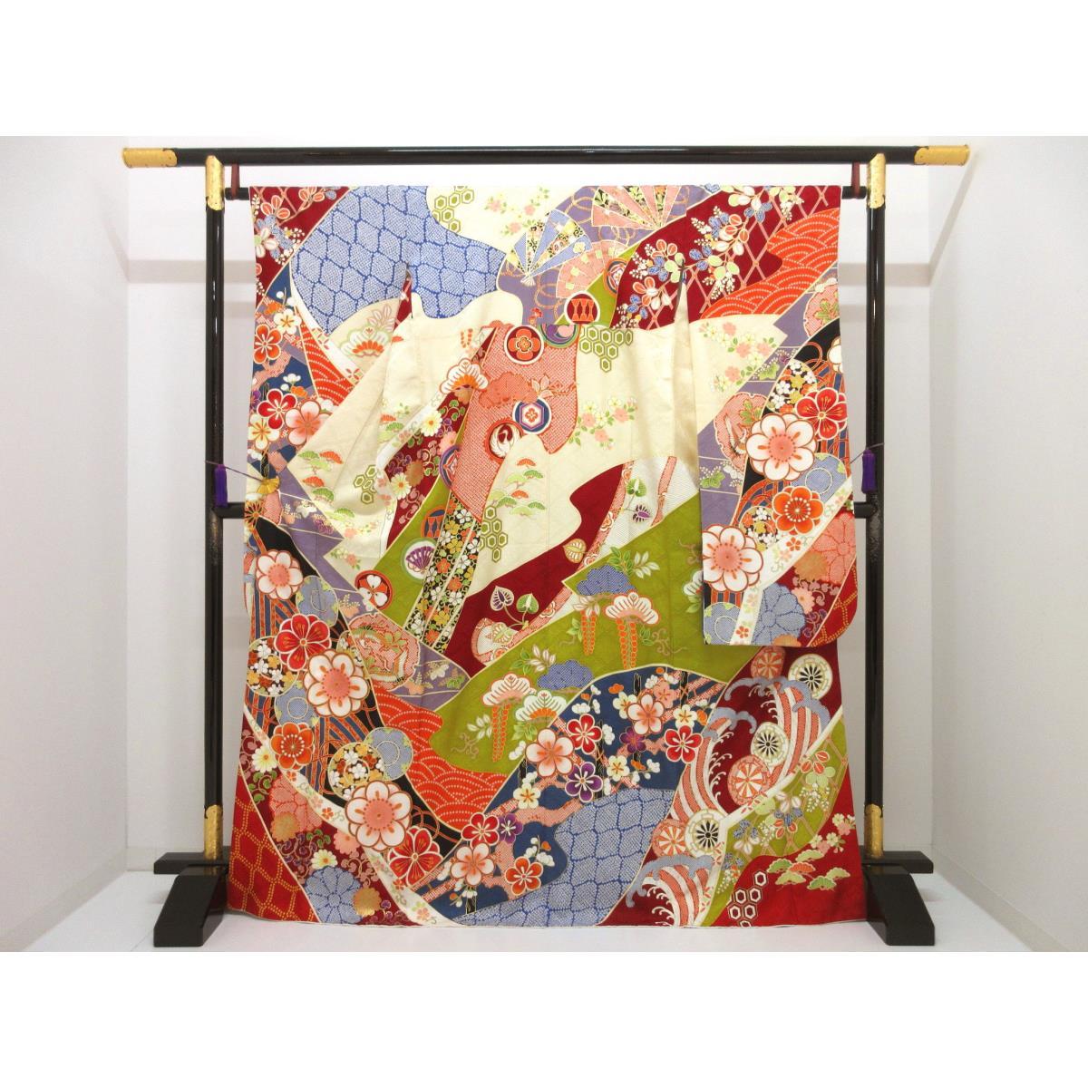 振袖　友禅金彩加工　刺繍入り