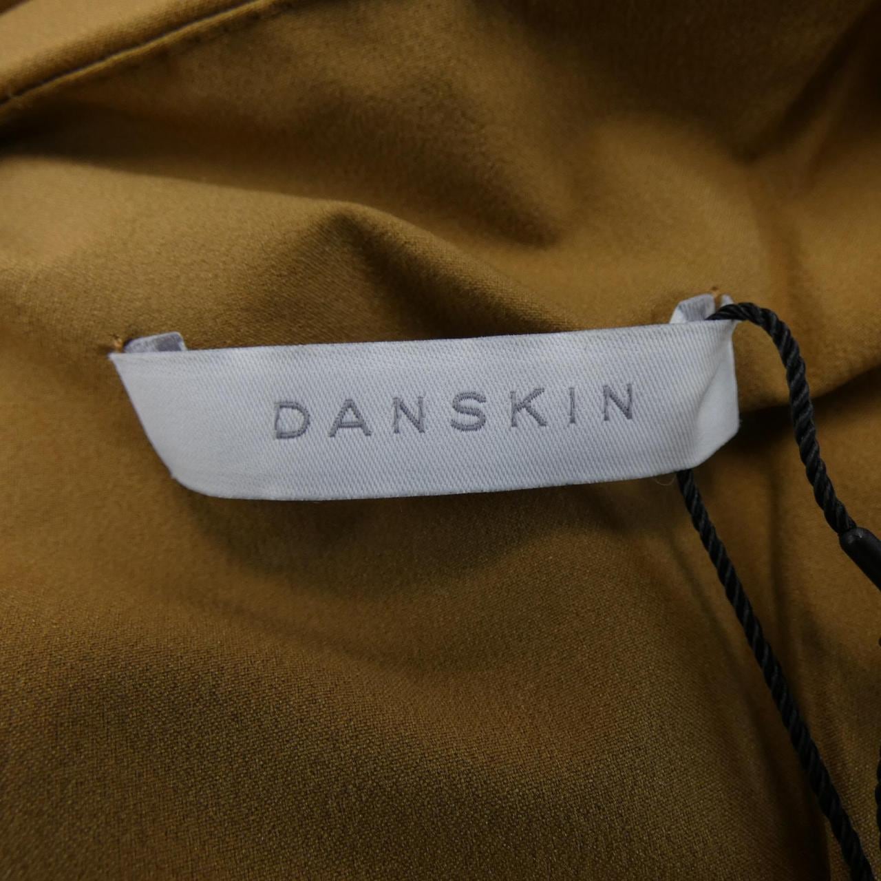 ダンスキン DANSKIN ダウンジャケット