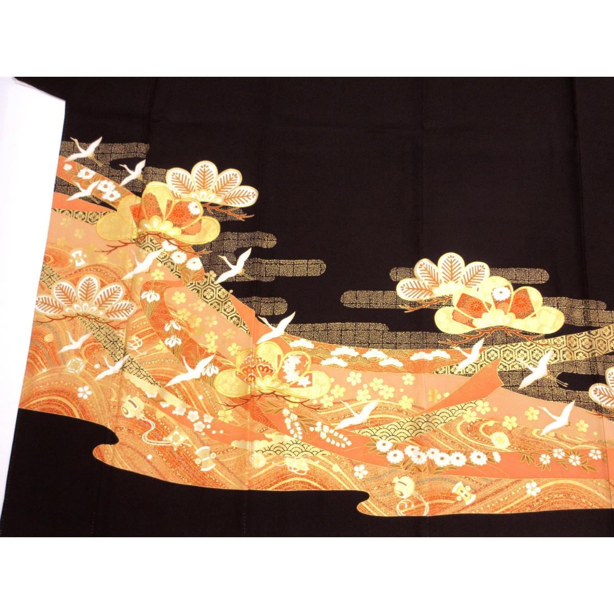 留袖　友禅金彩加工　刺繍入り　武田菱