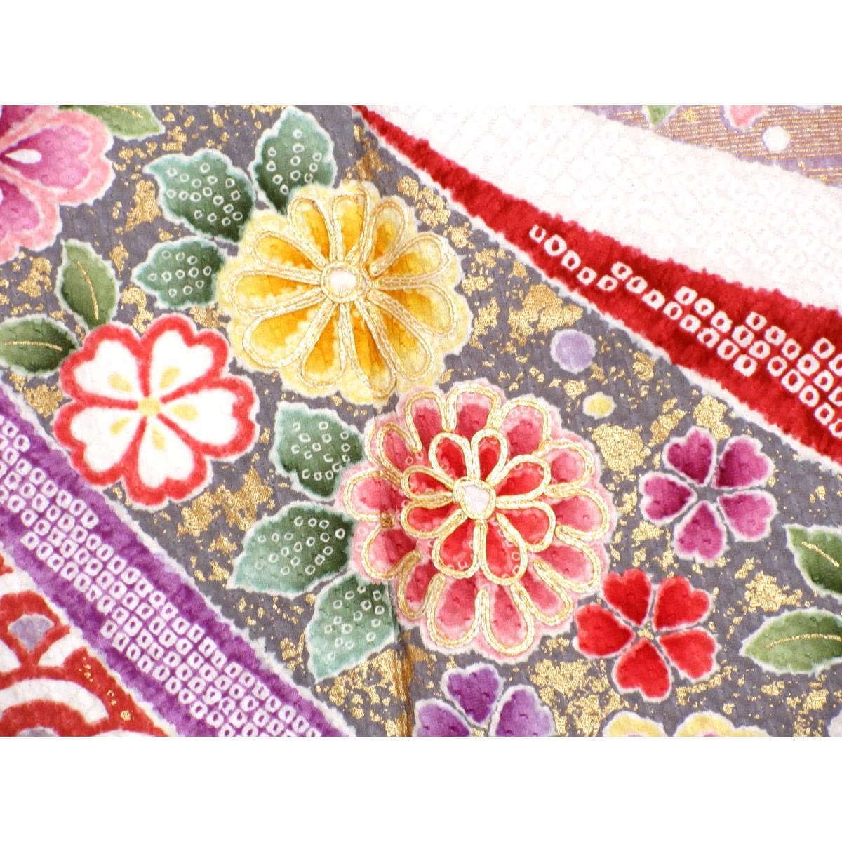 振袖　友禅金彩加工　刺繍入り