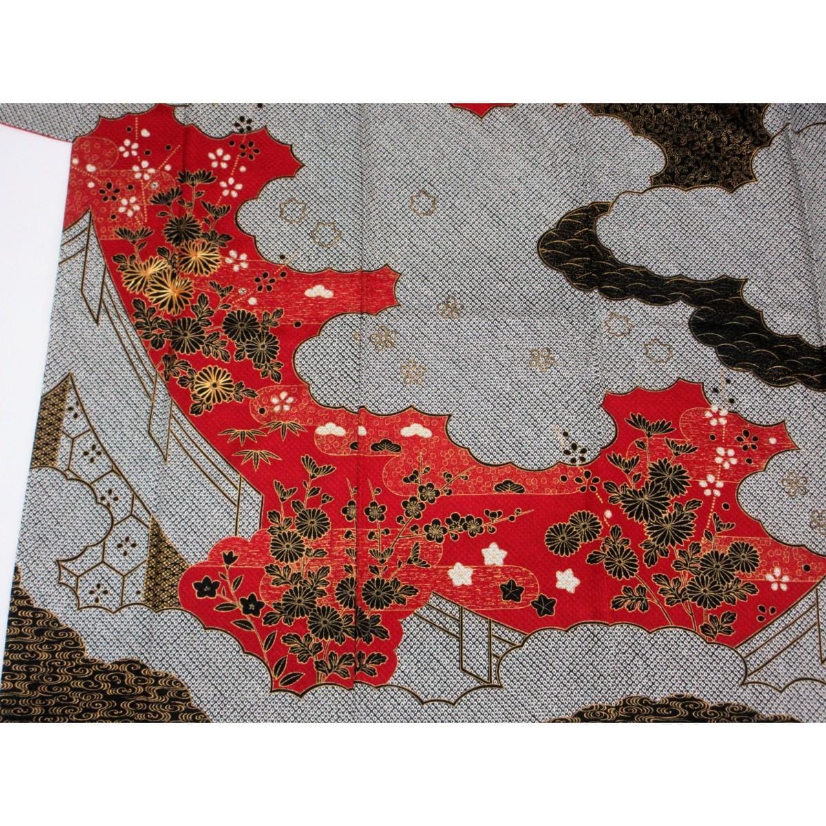 振袖　総絞り　友禅金彩加工　刺繍入り　身幅Ｌ寸