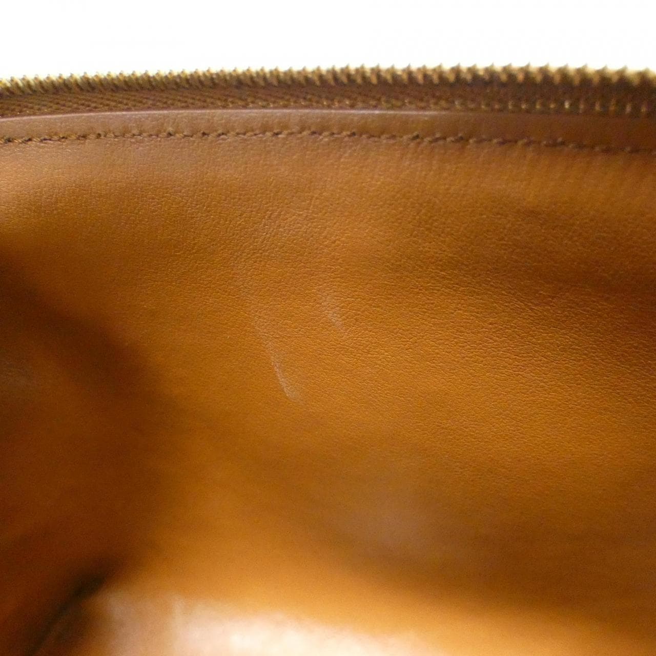 セリーヌ チェーン クラッチ キュイル トリオンフ 10E383DR8 ショルダーバッグ