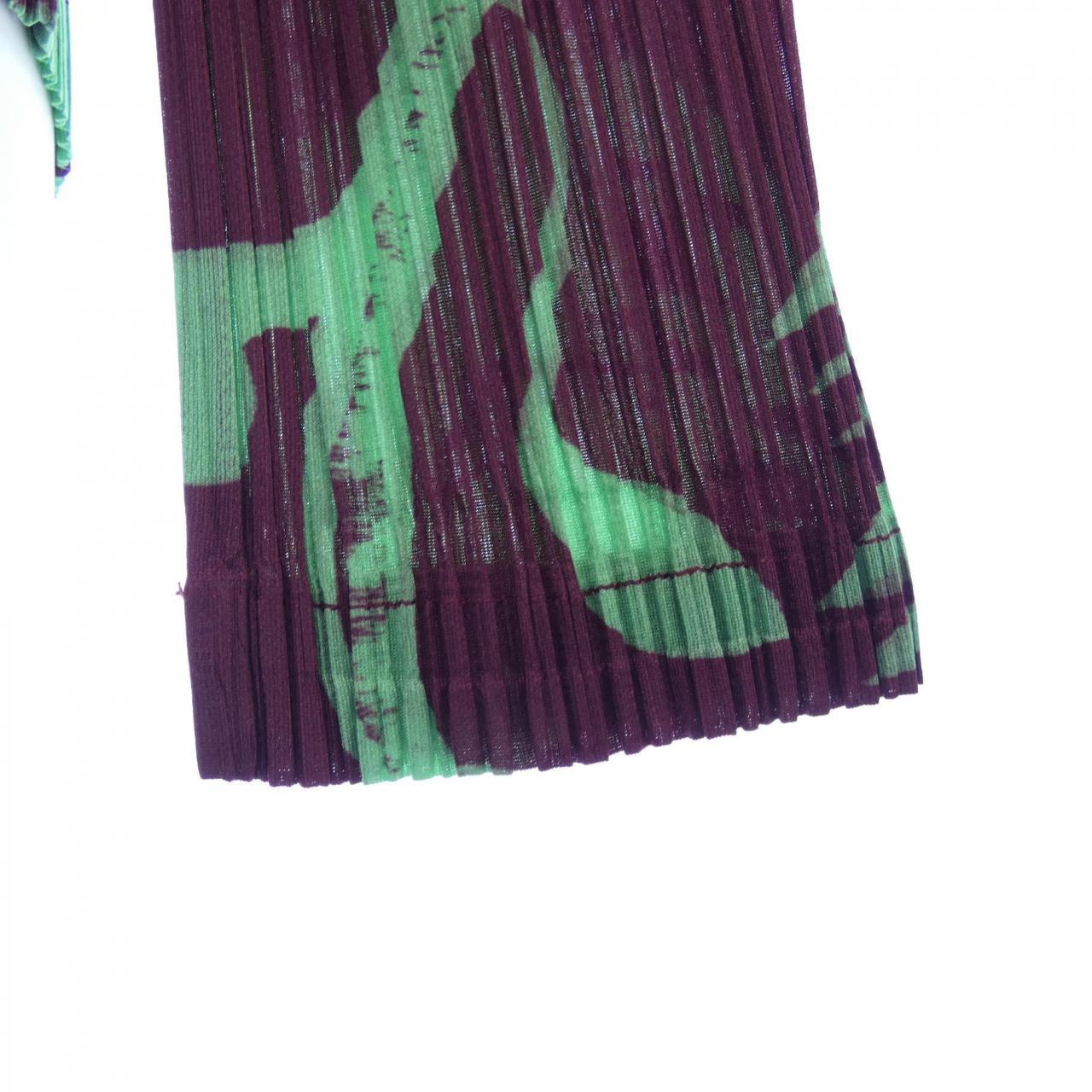 百褶PLEATS PLEASE上衣