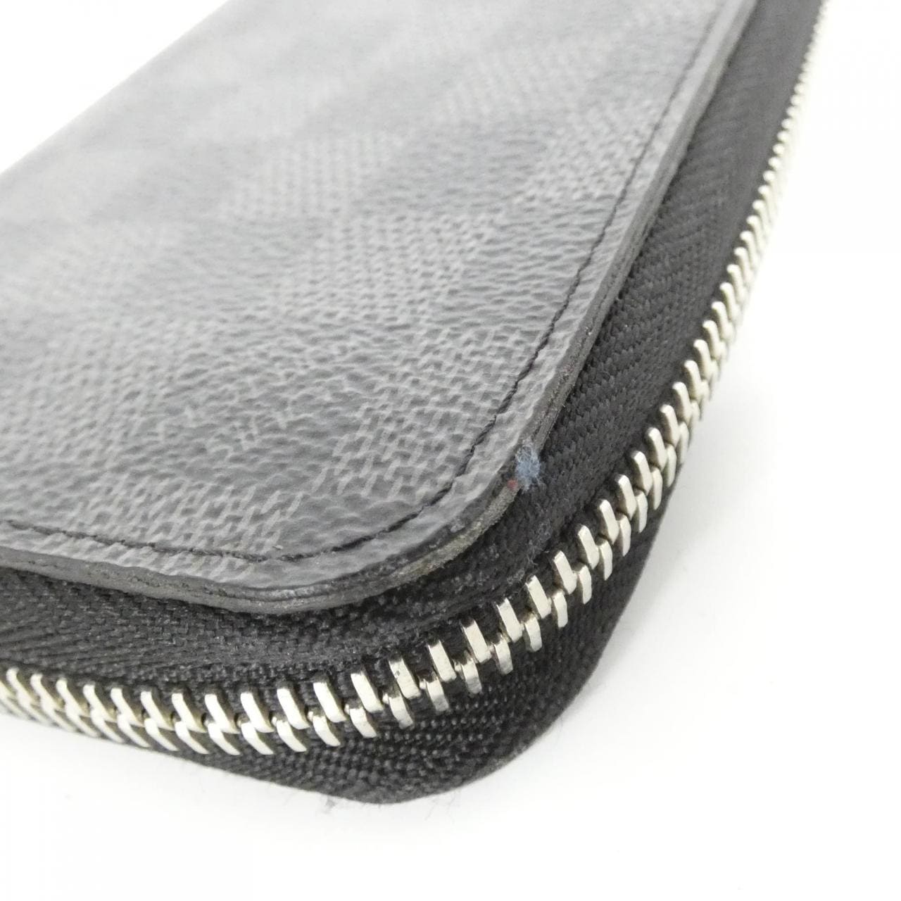 ルイヴィトン ダミエ グラフィット ジッピー ウォレット ヴェルティカル N63095 財布
