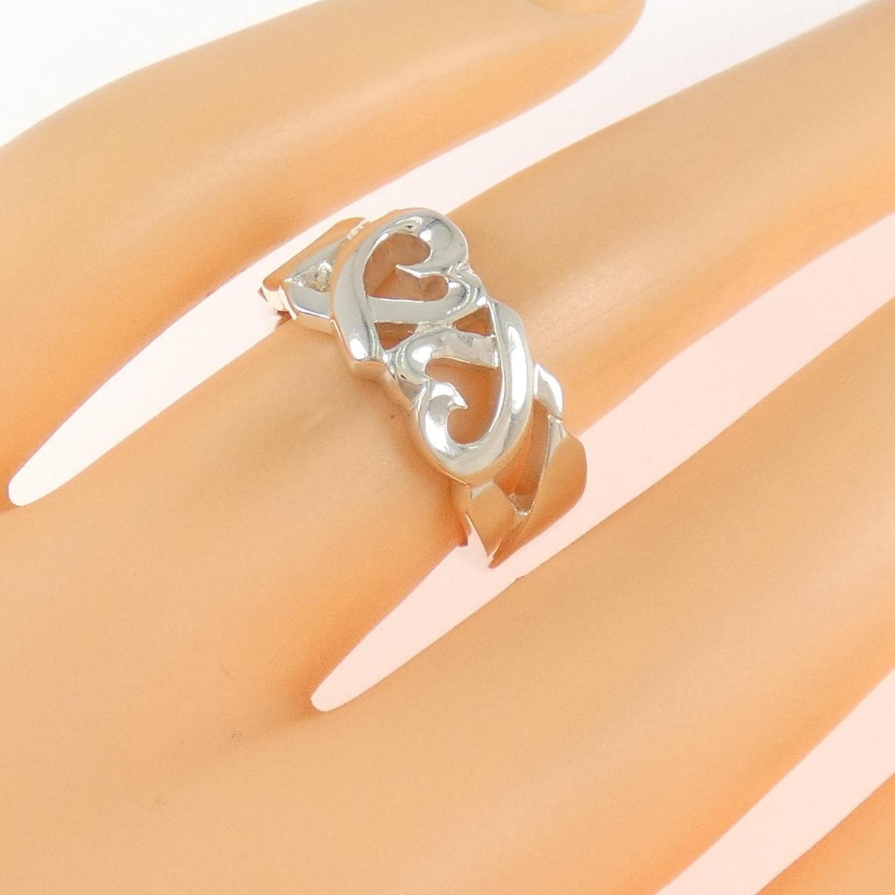 ティファニー トリプルラビングハート リング