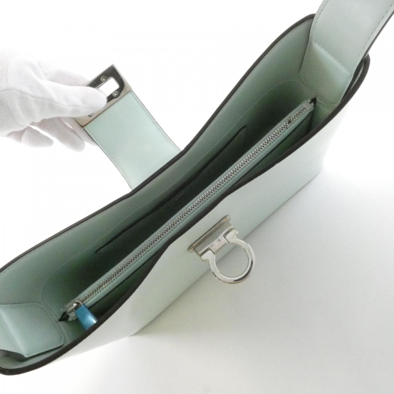 サルヴァトーレフェラガモ 21 0926 ショルダーバッグ