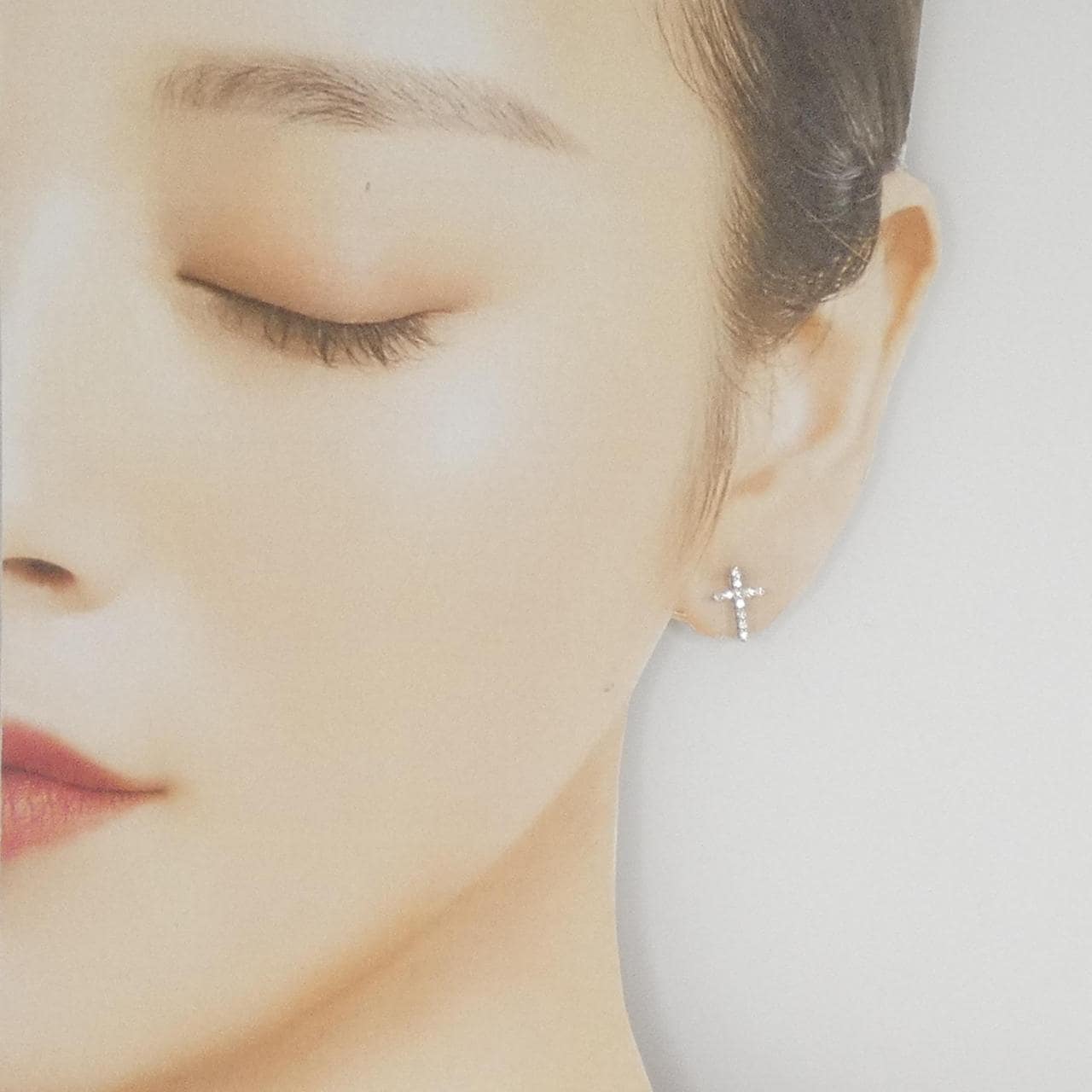 【新品】K18WG クロス ダイヤモンド ピアス 0.20CT