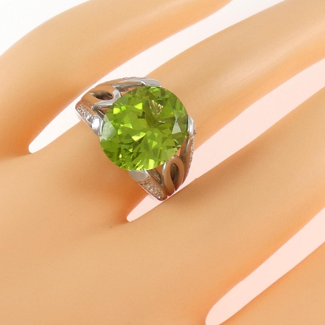PT900 ペリドット リング 6.54CT