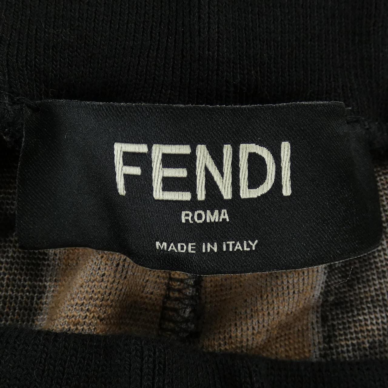 フェンディ FENDI FB0689 ARYQ ショートパンツ