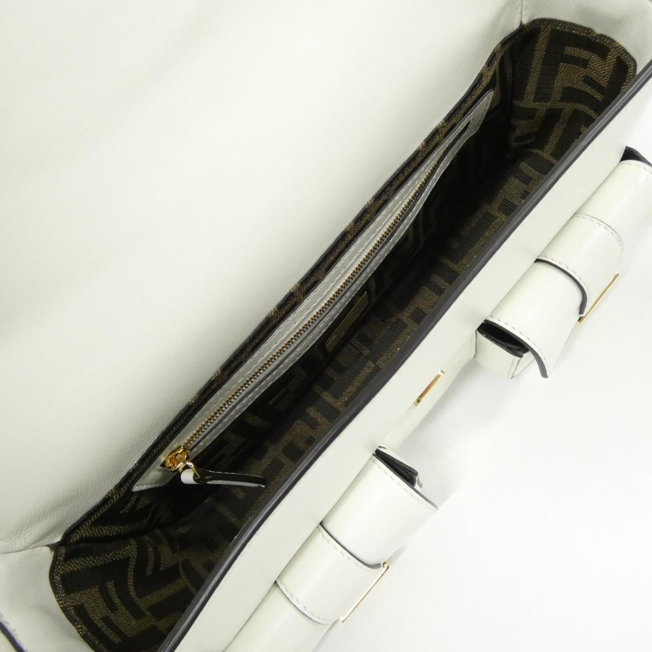 フェンディ バゲット マルチポケット 8BR808 ABVE ショルダーバッグ