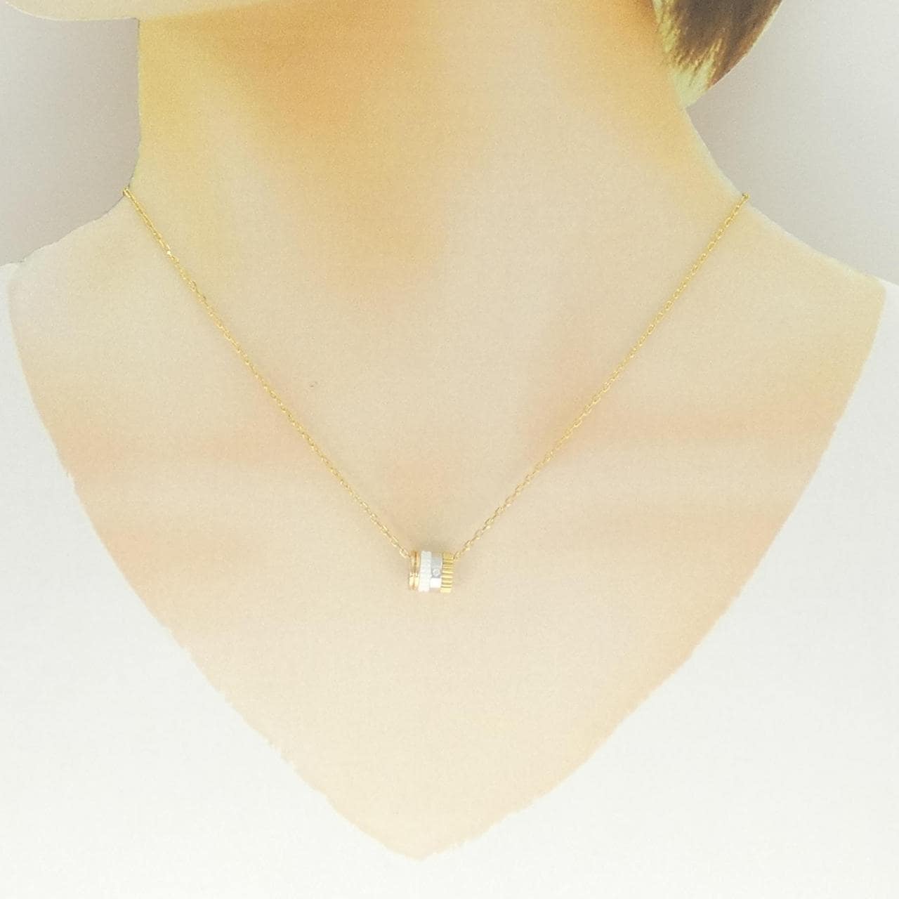 ブシュロン キャトル ホワイト スモール ネックレス