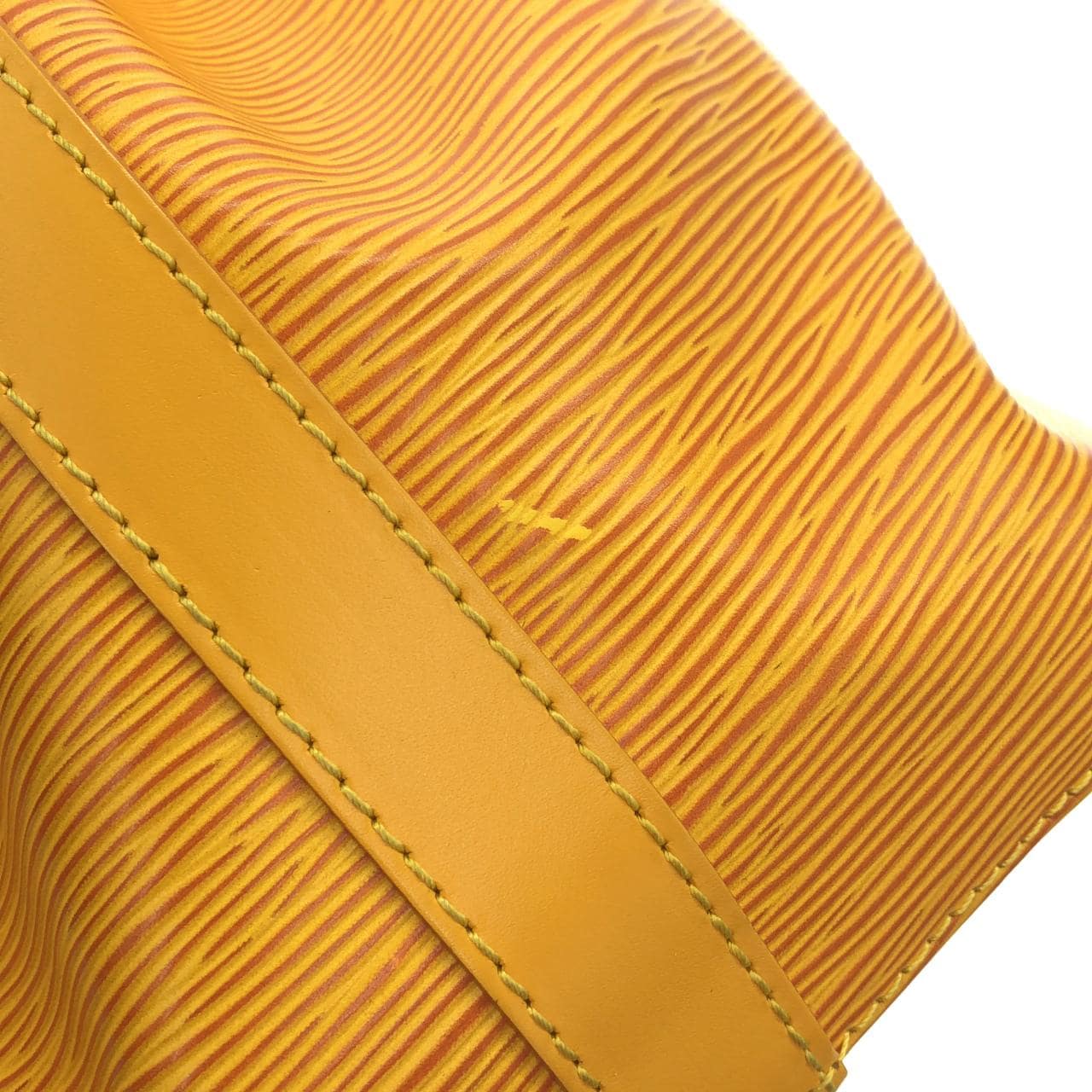 ルイヴィトン エピ プチ ノエ M44109 ショルダーバッグ