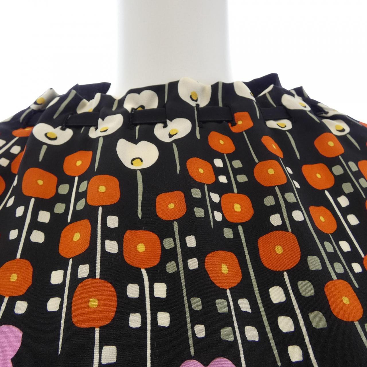 ヴァレンティノ VALENTINO NB0AB09M3M3 トップス