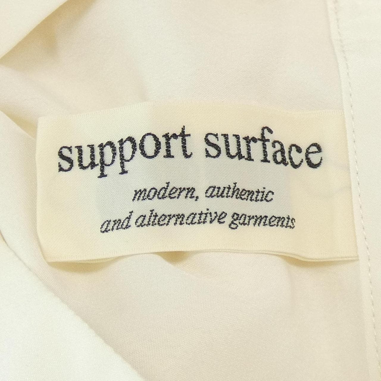 サポートサーフェス support surface シャツ