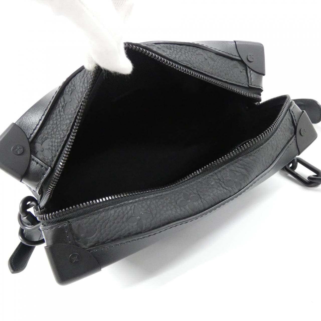 ルイヴィトン トリヨン モノグラム ソフト トランク M55700 ショルダーバッグ