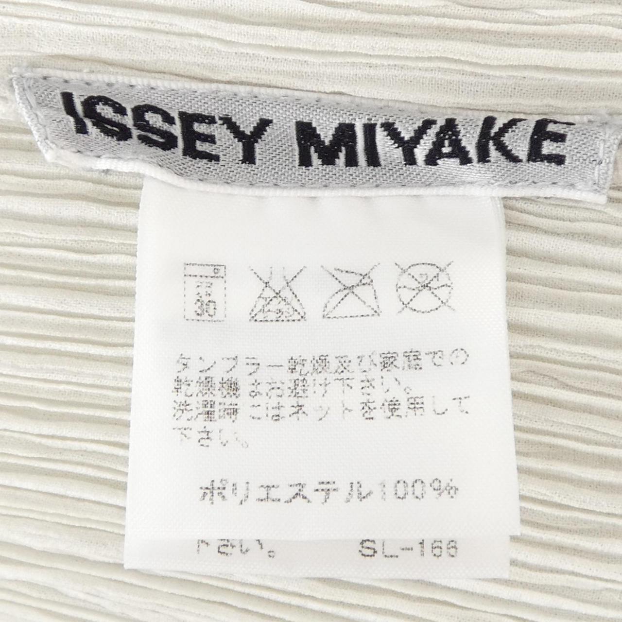 イッセイミヤケ ISSEY MIYAKE IM04FJ610 トップス