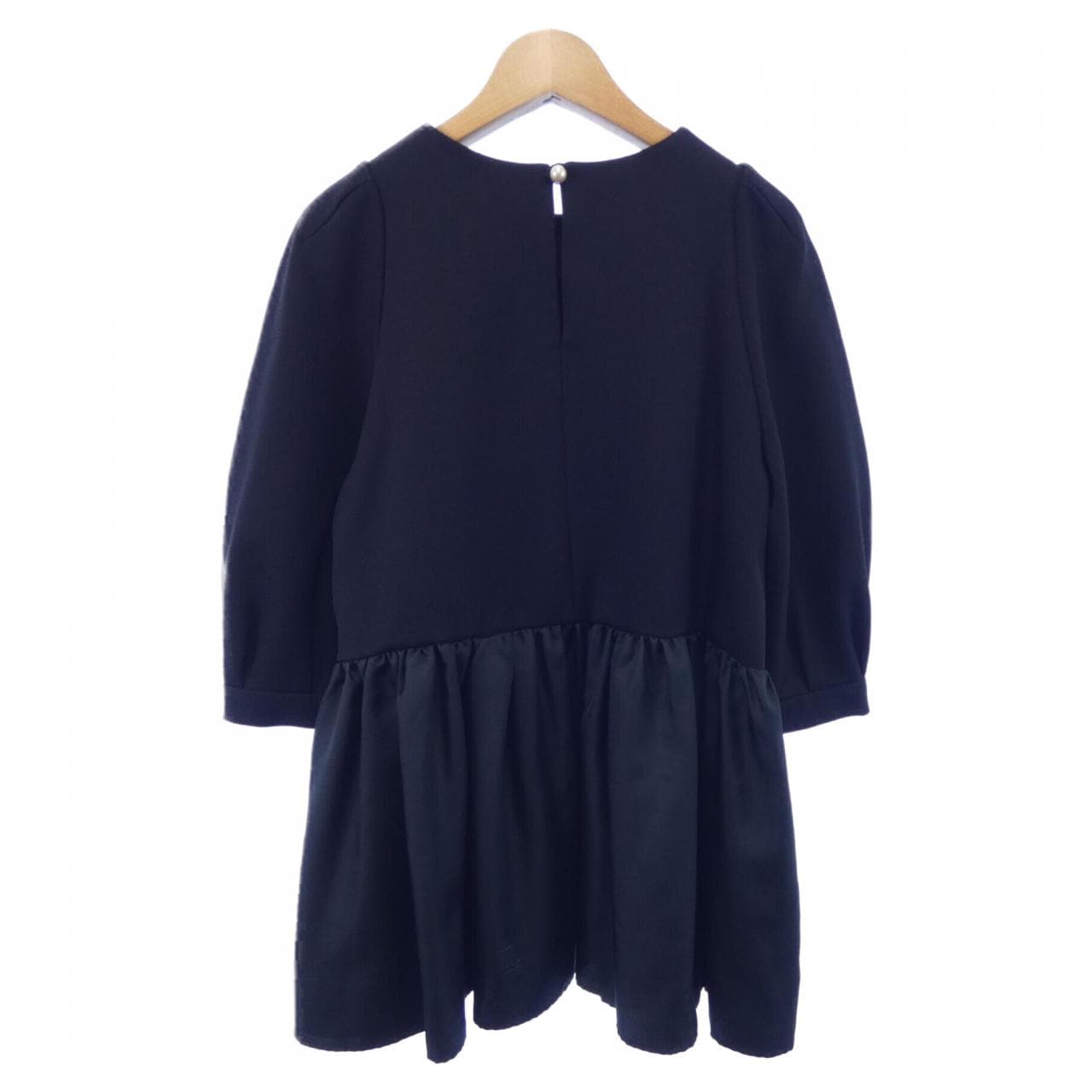 ティアラ TIARA トップス