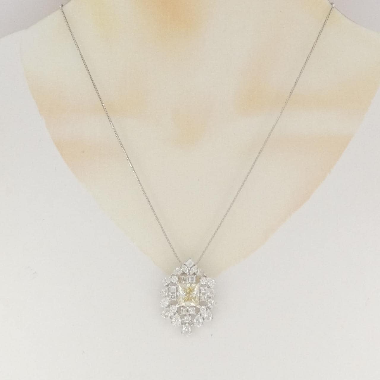 K18WG ダイヤモンド ネックレス 5.016CT VLBY SI2 ファンシーカット