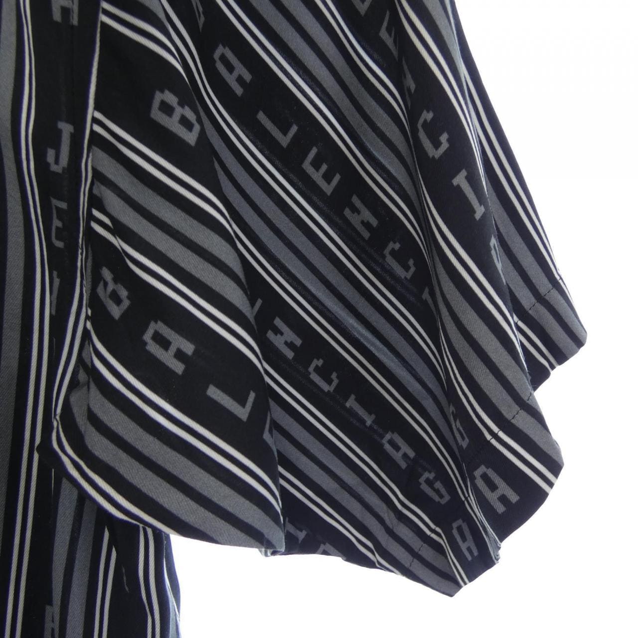 バレンシアガ BALENCIAGA WARDROBE 647354 TKL32 S／Sシャツ