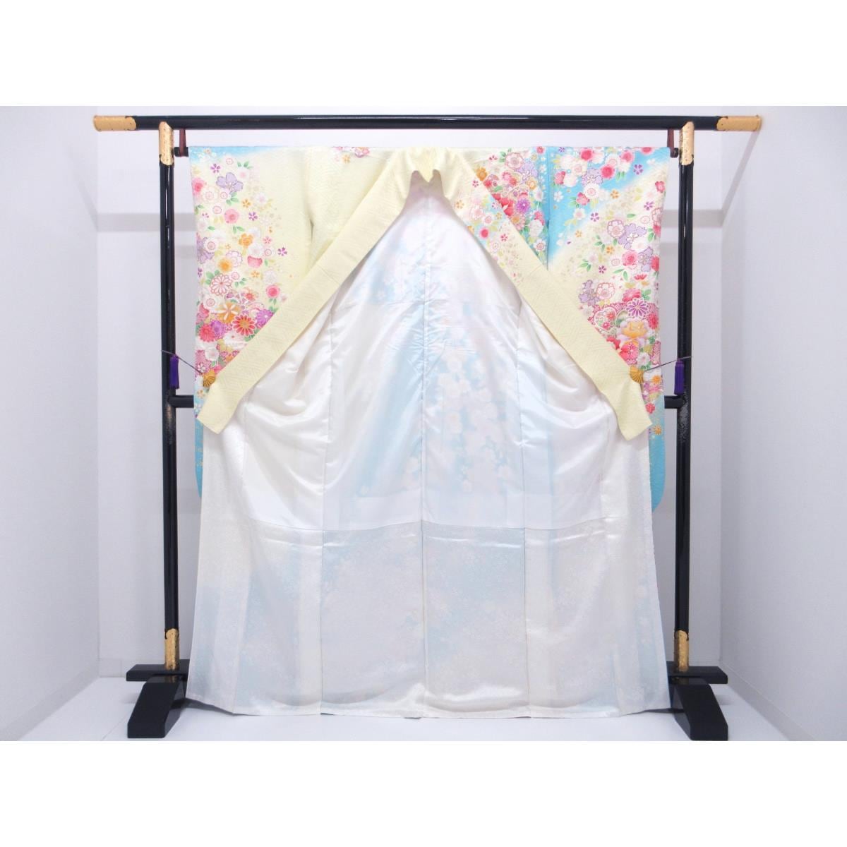 振袖　友禅金彩加工　刺繍入りボカシ染