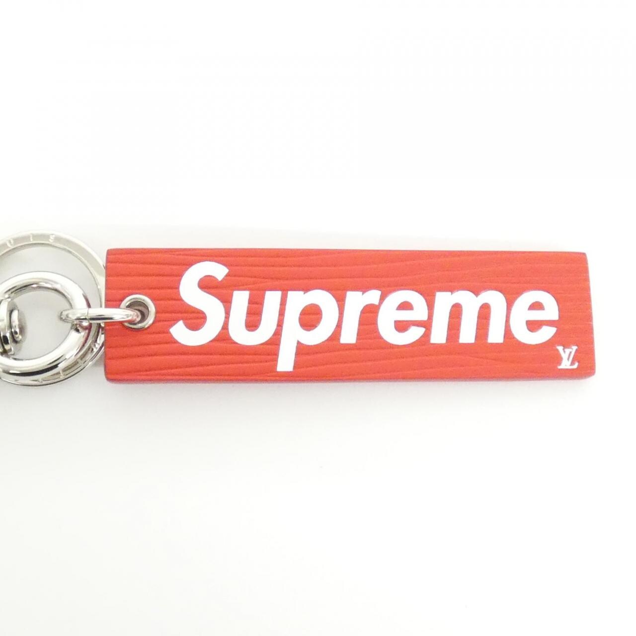 ルイヴィトン エピ(SUPREME) ダウンタウン タブ バッグチャーム アンド キーホルダー MP2074 キーリング