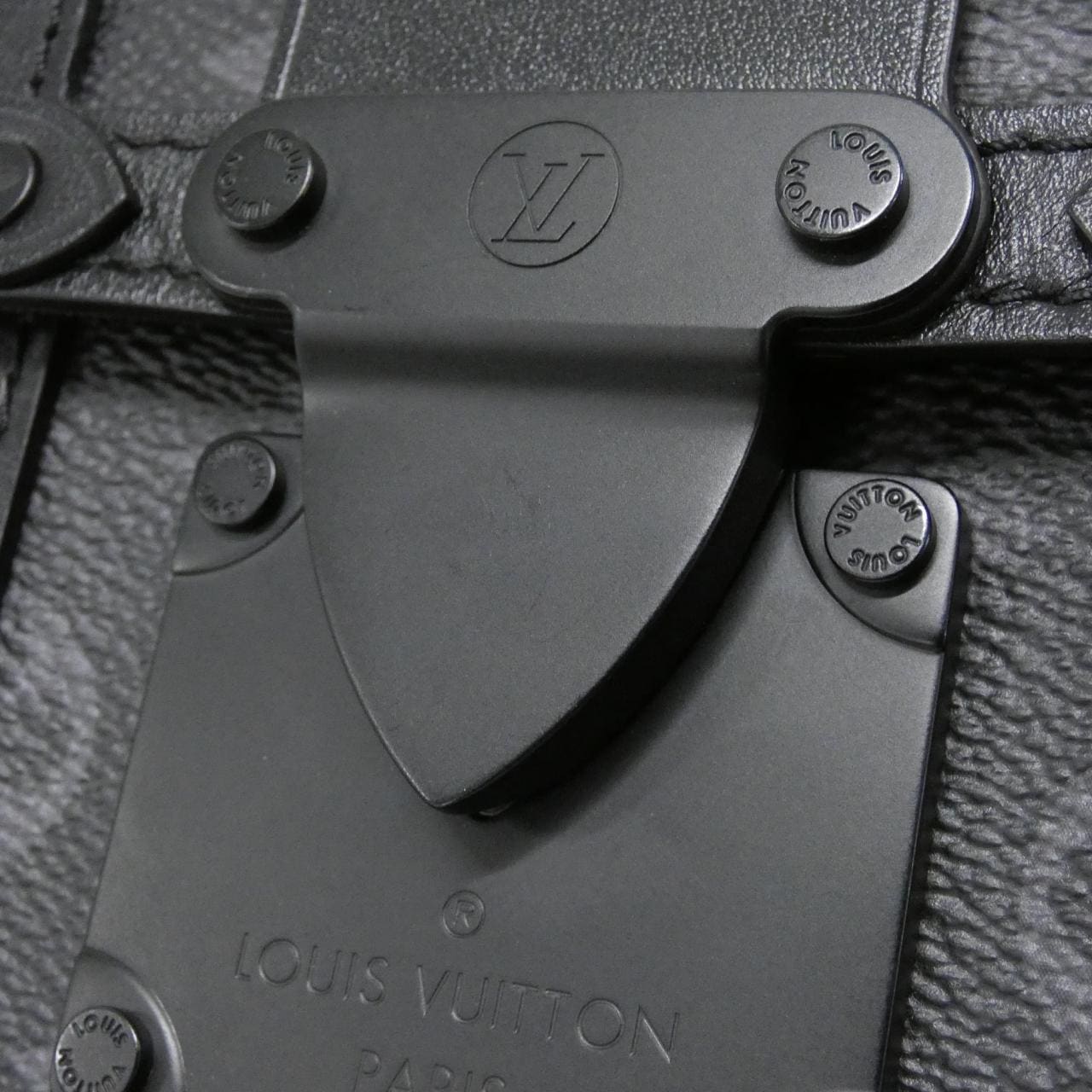 ルイヴィトン モノグラム エクリプス ヴェルティカル トランク ウエアラブル ウォレット M82077 ショルダーバッグ