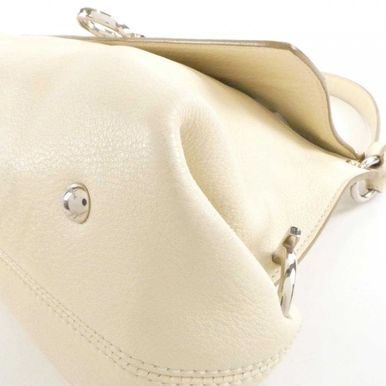 サルヴァトーレフェラガモ 21 D044 ショルダーバッグ