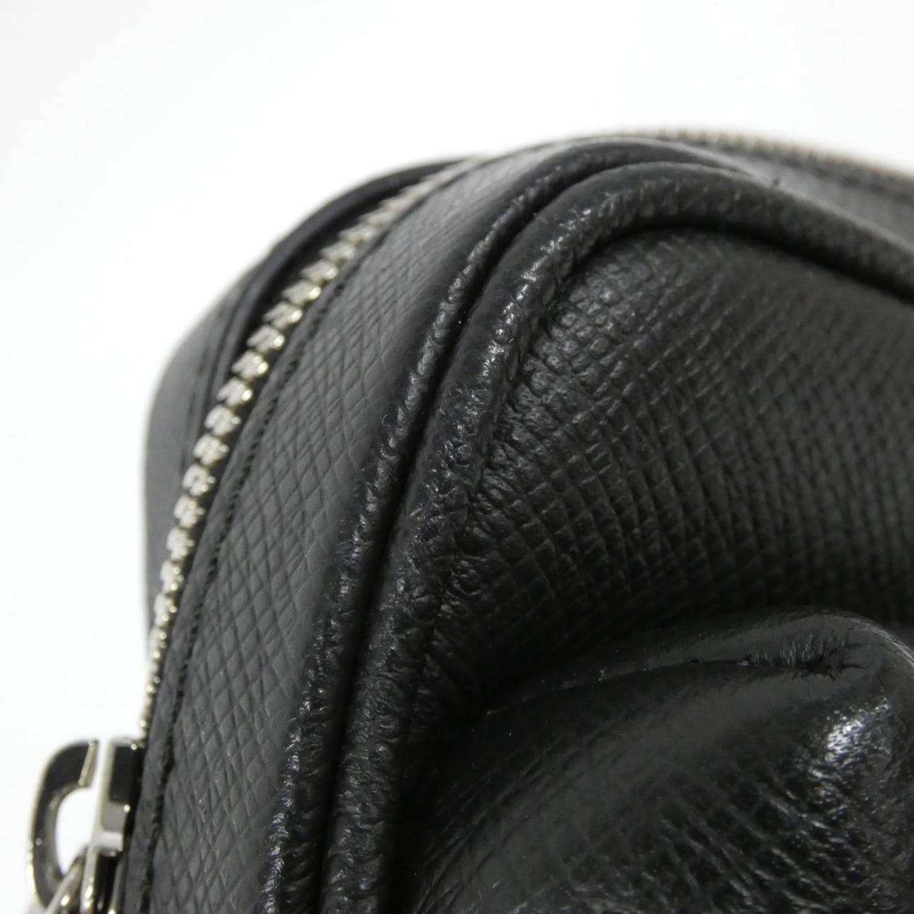 ルイヴィトン タイガ バムバッグ アウトドア M33438 ショルダーバッグ