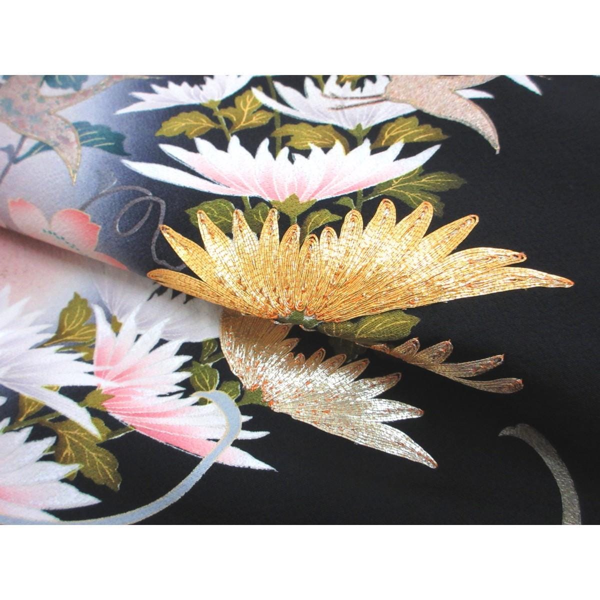 留袖　友禅金彩加工　刺繍入り　丸に橘　身丈Ｓ寸　身幅２Ｌ寸